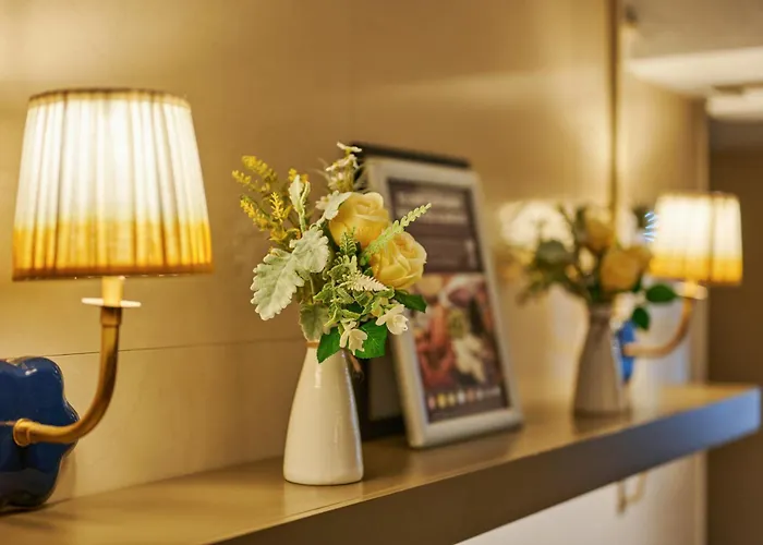 Huttons Hotel, Victoria London